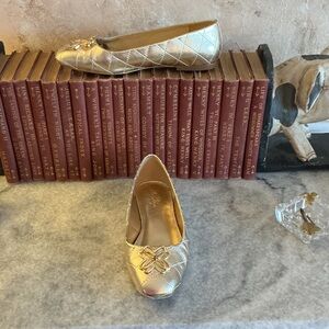 Lilly Pulitzer Gold Quilted Leather Logo PATINA Ballet Flat Shoes EUC 6.5M